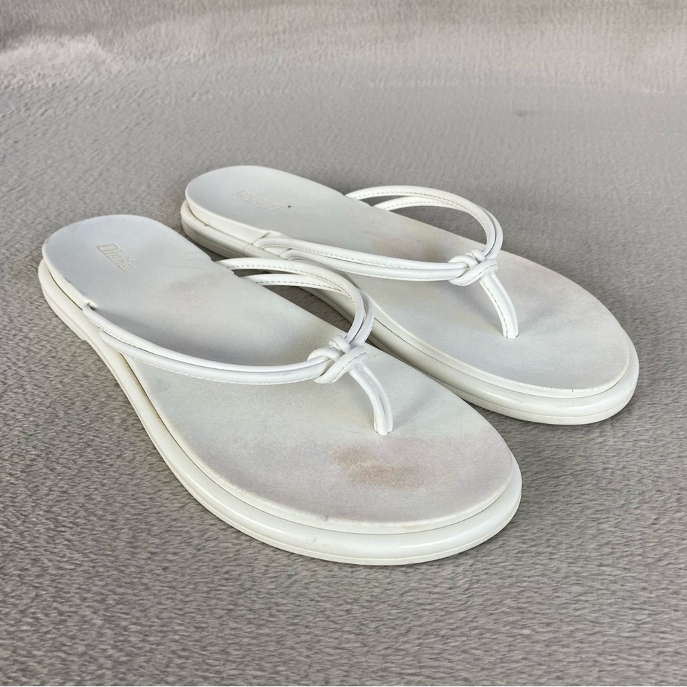 OLUKAI 'Aka Women's Flip Flops Sandals Size 10 White Strap Grip Sole Beach Water